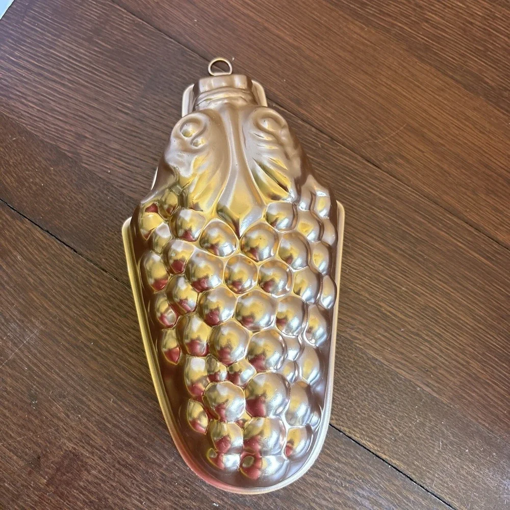 Vintage Grape Cluster Copper Mold Jello Cake Pan Hanging Decor 10.5x5.5